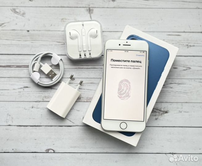 iPhone 8, 64 ГБ