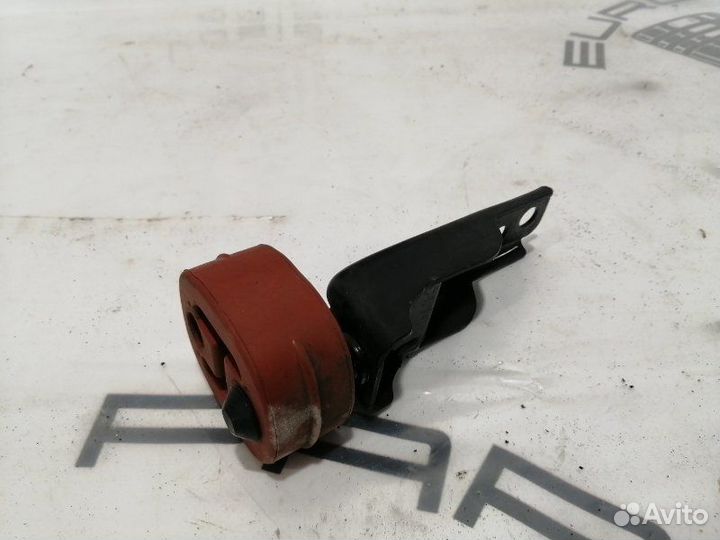 Крепление глушителя Volkswagen Passat B6 2005-2010