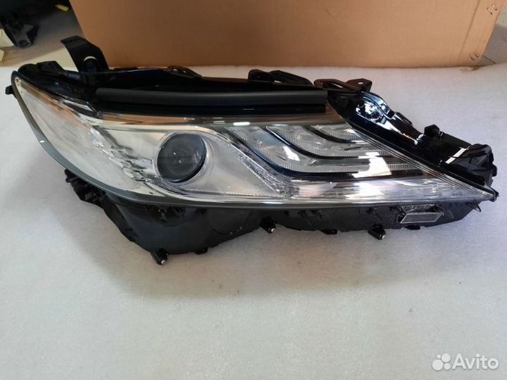 Фара передняя правая Toyota Camry V70 2018