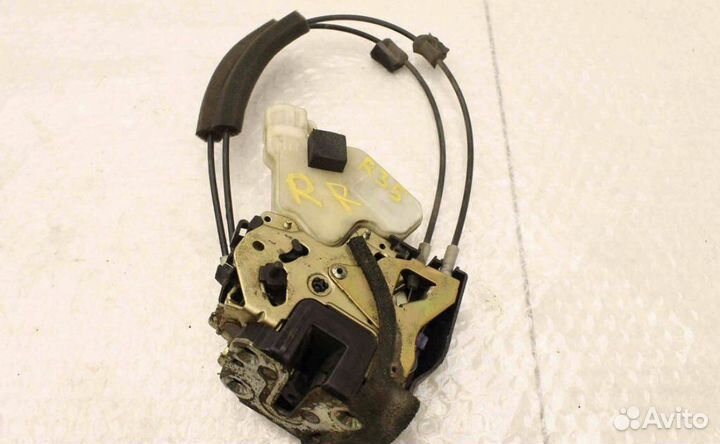 Замок задней правой двери Nissan Skyline v35