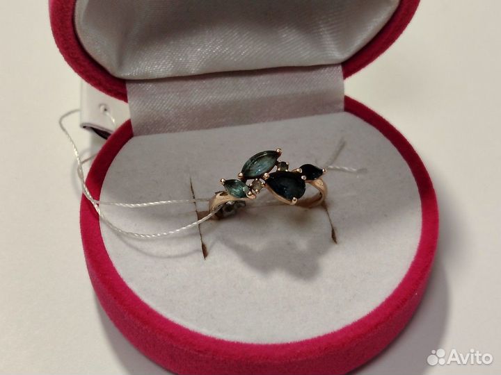 Кольцо с камнями золотое