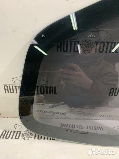Стекло кузовное заднее правое Renault Duster