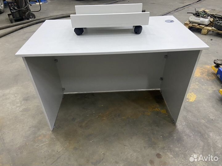 Стол компьютерный