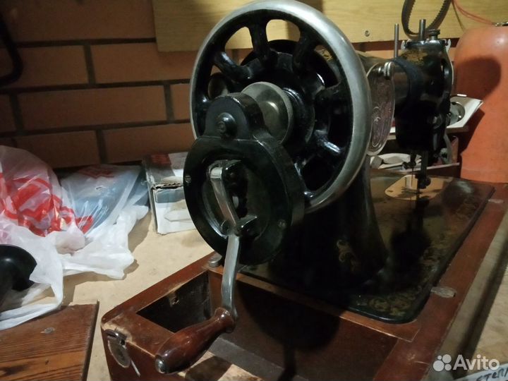 Швейная машина 