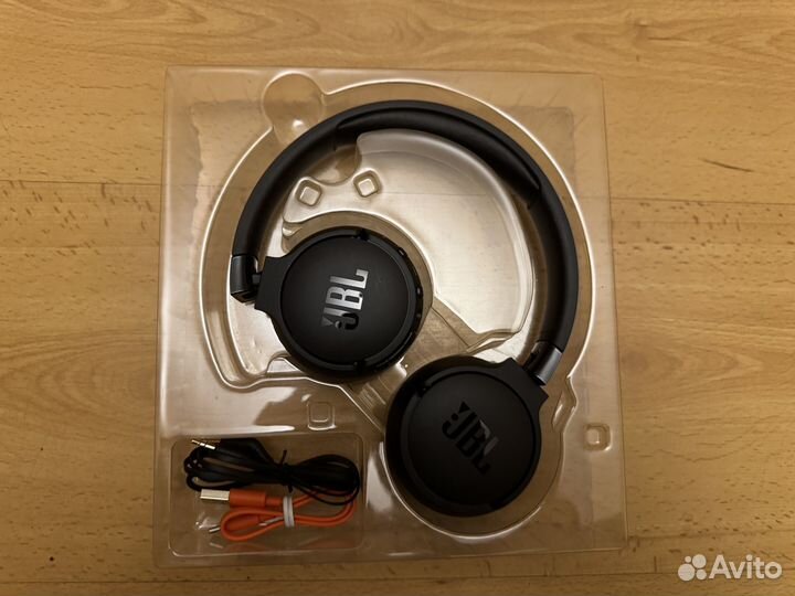 Беспроводные наушники jbl tune 660 NC. Новые