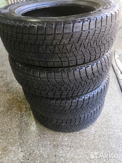 Bridgestone Blizzak DM-V1 225/65 R17
