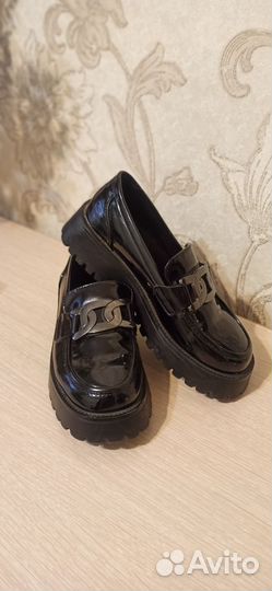Лоферы лаковая кожа 37