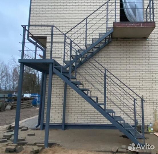 Лестница металлическая со ступенями пвл
