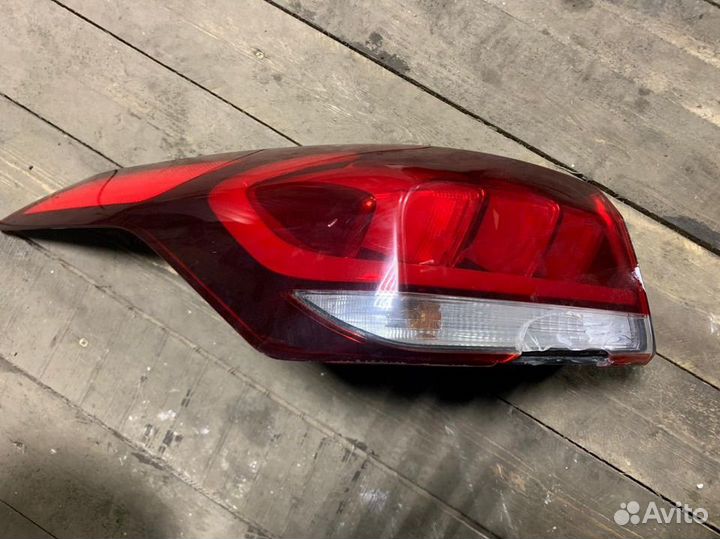 Фара задняя левая в крыло Genesis G80 2017 год