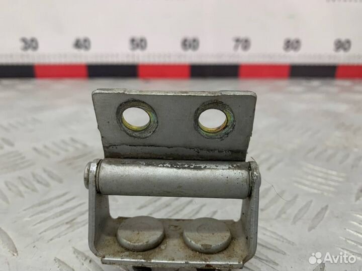 Б/У петля крышки багажника задний правый Mazda