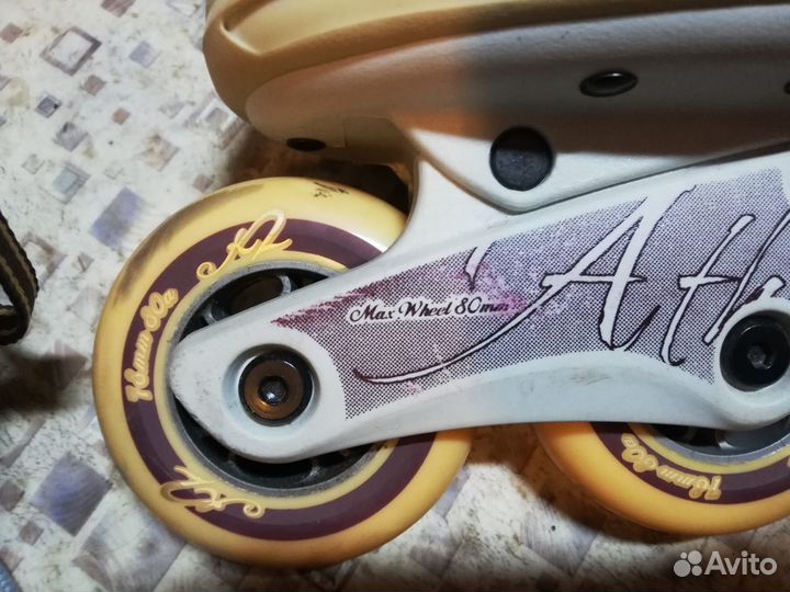 Роликовые коньки