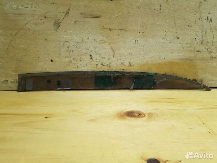 Ветровик прав. зад. toyota platz