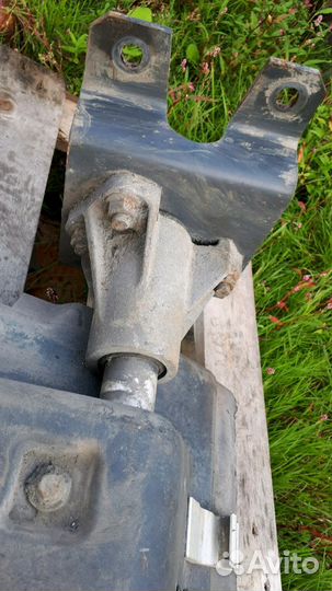 Кронштейн крыла в сборе с крылом Renault DXI