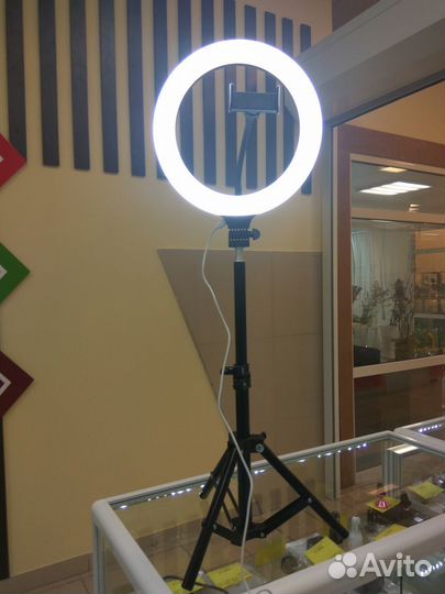 Кольцевая лампа 26 см высота 210см