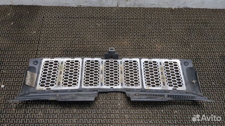 Решетка радиатора Jeep Grand Cherokee 2013, 2015