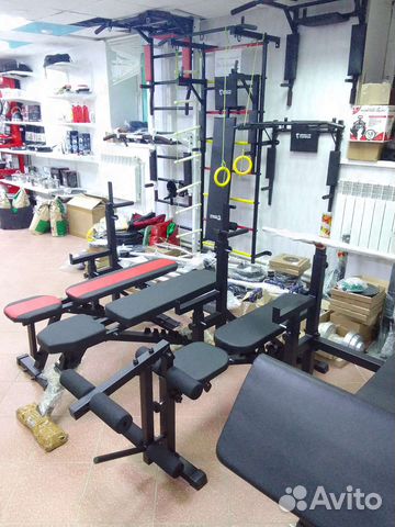 Гантели, стойки для штанги, скамейки для жима