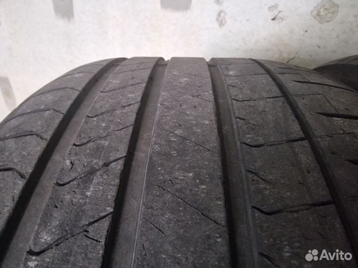 Pirelli P Zero PZ4 295/35 R21 107Y
