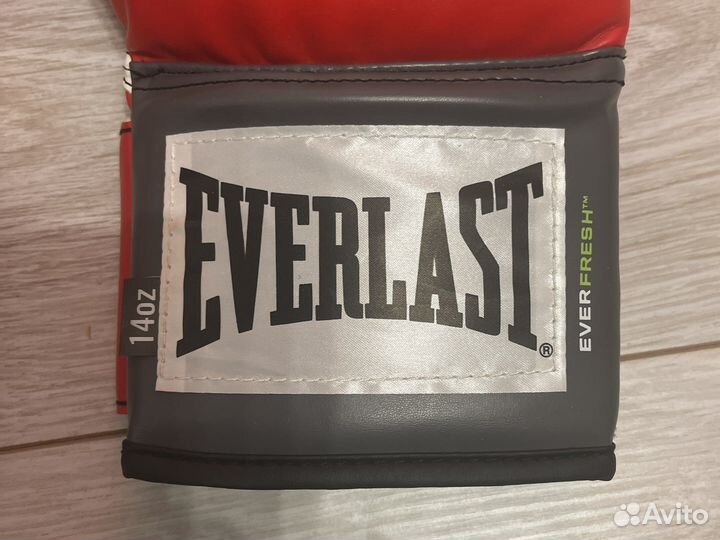 Боксерские перчатки everlast 14oz