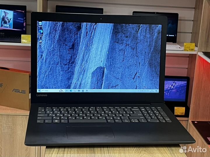 Красивый, современный ноутбук Lenovo