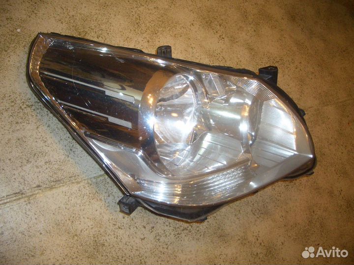 Фара правая Тойота Версо с09