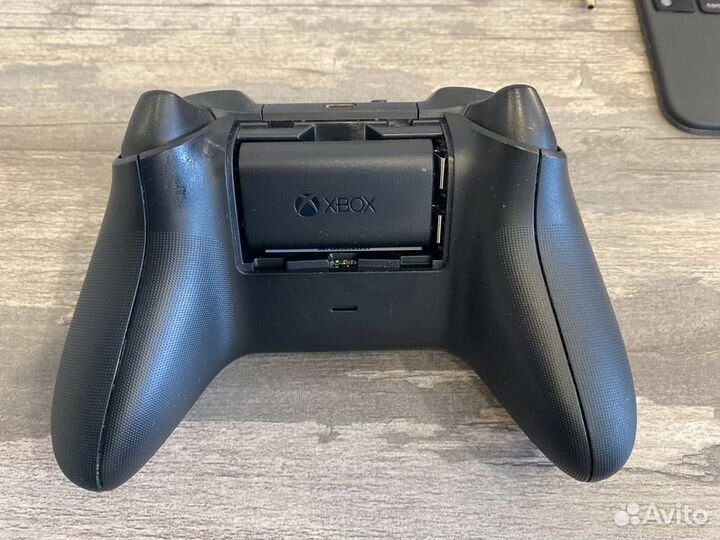 Xbox Series X + аккумулятор для геймпада