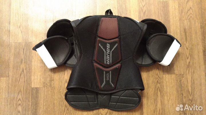 Хоккейный нагрудник (наплечник)