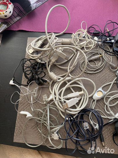Провода,кабели, наушники к телефонам, зарядки