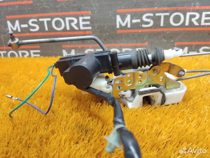 Замок двери передний правый Honda Civic EK2