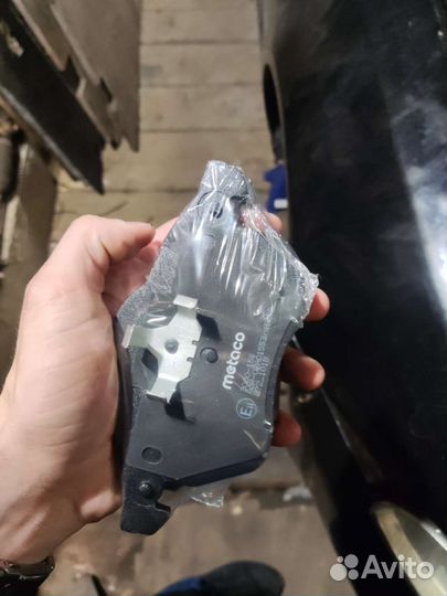 Комплект передних колодок на passat b5/audi a4 b5