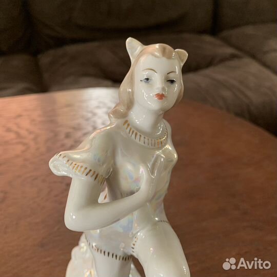 Фарфоровая Статуэтка Балерина Кошка—Вербилки