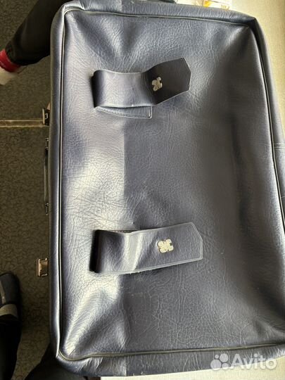 Чемодан дорожный