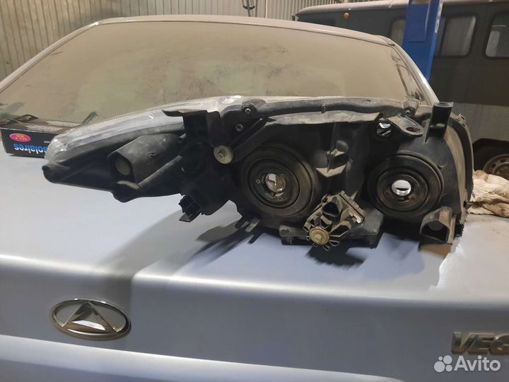 Фара левая toyota corolla