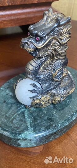 Статуэтки из бронзы с рубинами в глазах