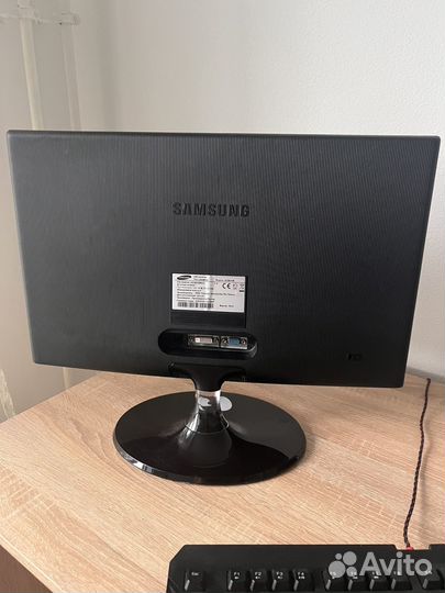 Монитор Samsung