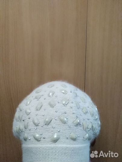 Тёплый берет со стразами