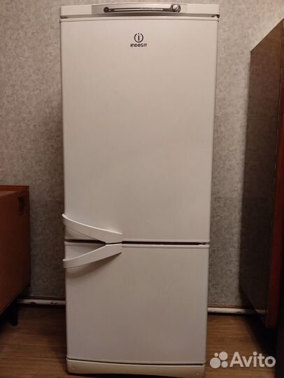 Двухкамерный холодильник Indesit