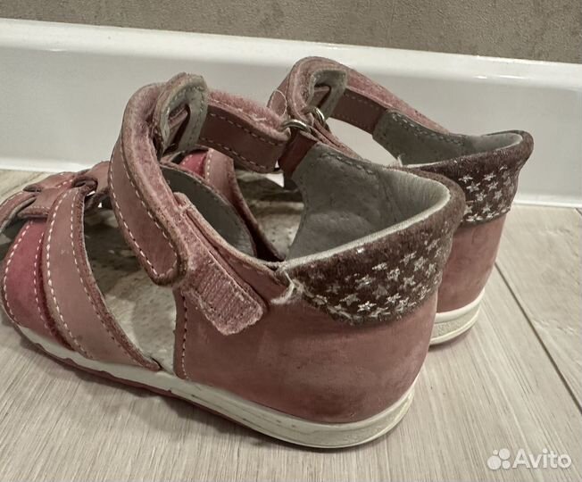 Сандалии для девочки 23 размер. Скороход