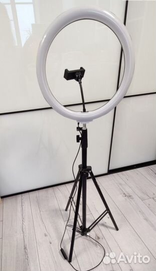 Кольцевая лампа с штативом, диаметр 32 см