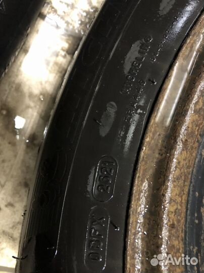 Michelin X-Ice North 4 215/65 R16