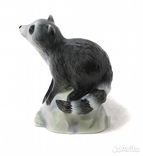 Фарфоровая фигура Енот на камне. Royal Copenhagen