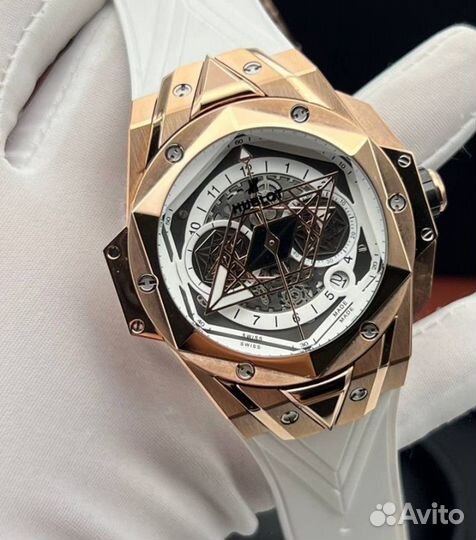 Шикарные кварцевые часы