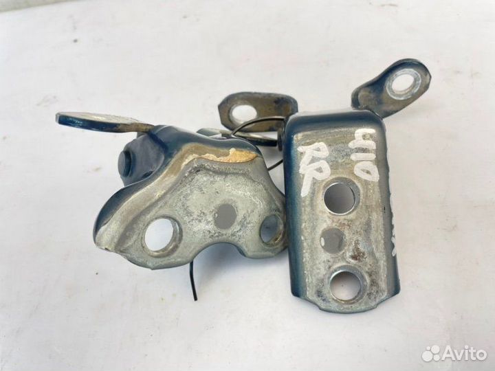 Кронштейн двери задний правый Toyota Corolla