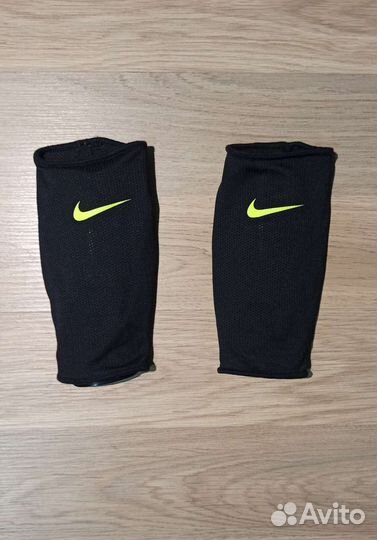 Щитки футбольные Nike