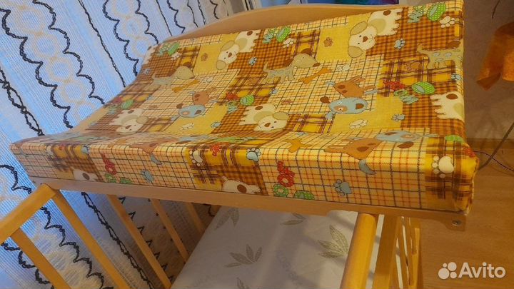 Пеленальная доска на кроватку