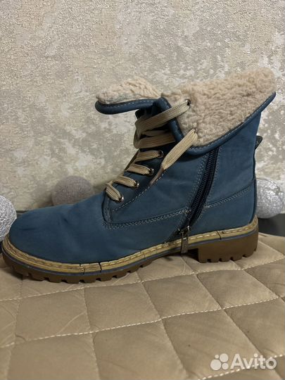 Ботинки зимние 38 размер синего цвета