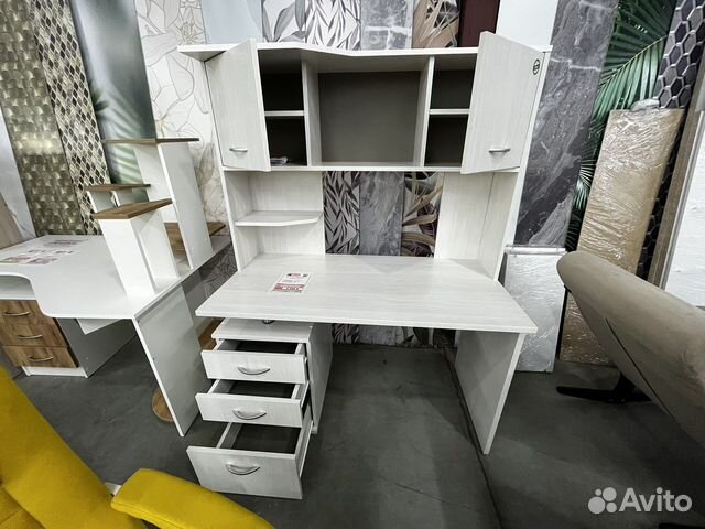 Столы компьютерные, письменные, в ассортименте