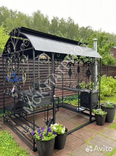 Мангал с крышей