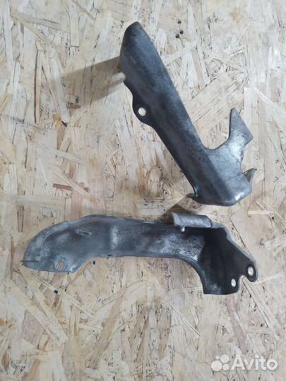 Кронштейны впускного коллектора Subaru