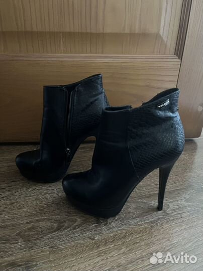 Ботильоны на шпильке черные