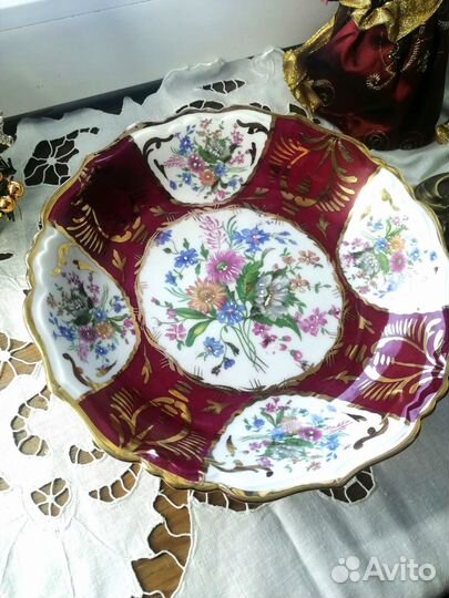 Ваза для фруктов на ножке